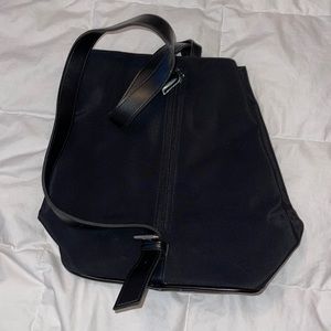 Liz Claiborne woman’s crossshoulder bag